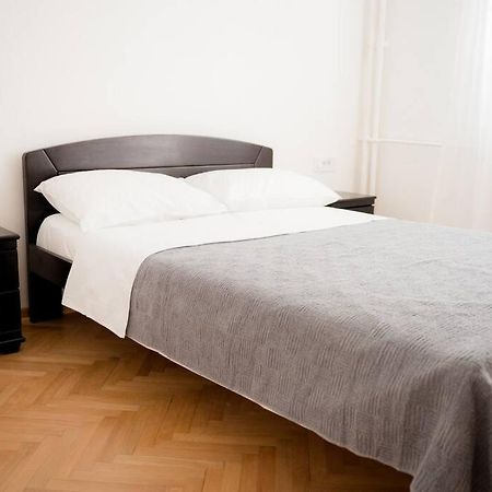 Downtown, Spacious, 2 Bedroom Apartment Belgrad Exteriör bild