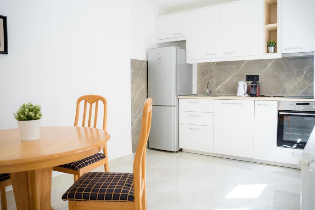 Downtown, Spacious, 2 Bedroom Apartment Belgrad Exteriör bild